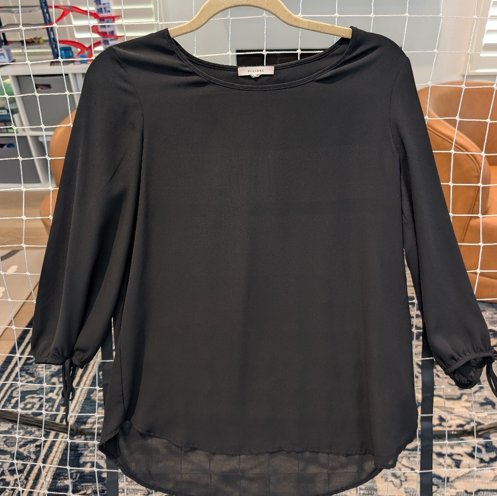 Black top / blouse